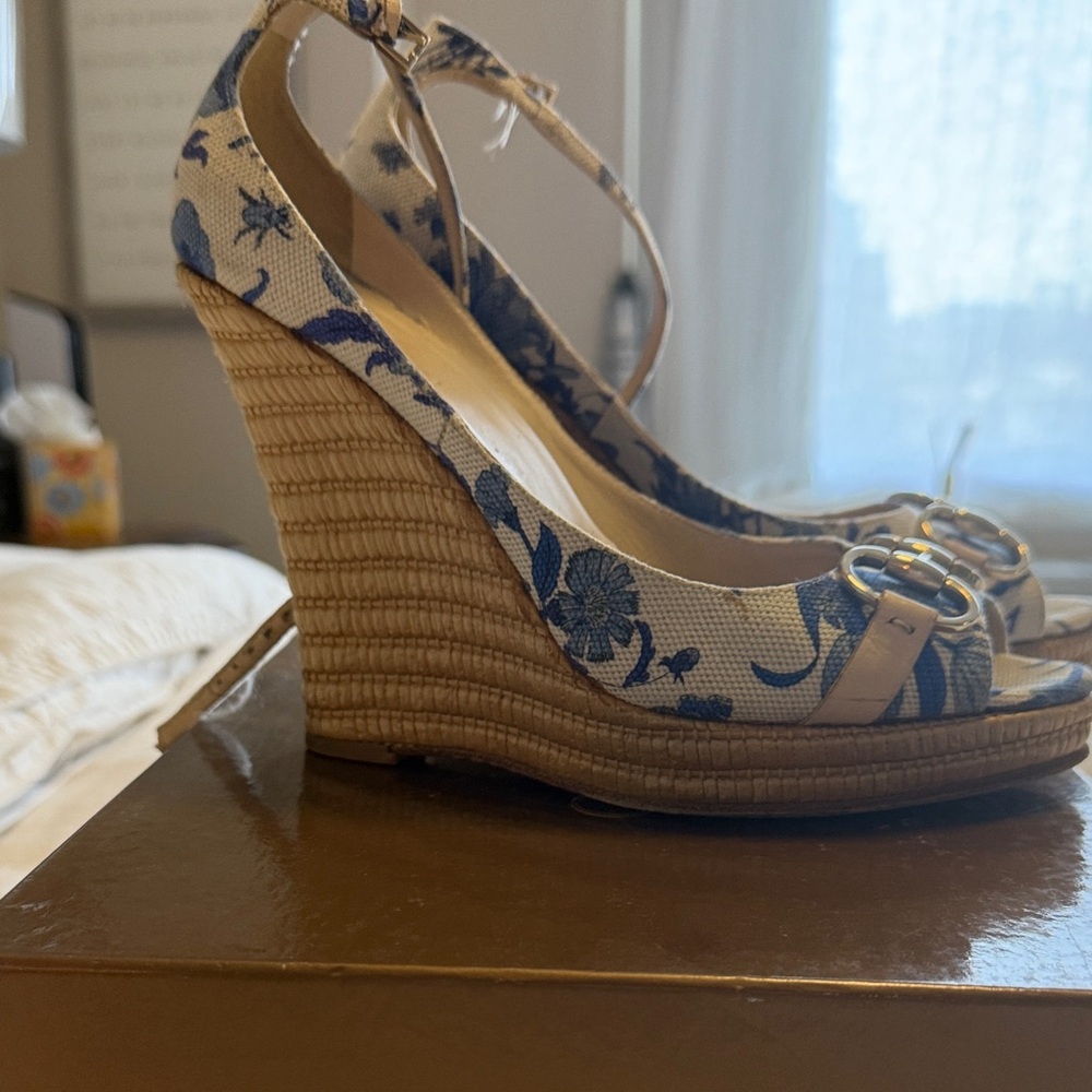 Vintage Gucci Blue Floral Espadrille Wedges - Picture 2 of 6